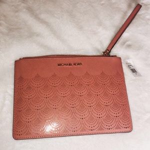 🌻 CLEAR OUT🌻 Michael Kors jet set travel clutch